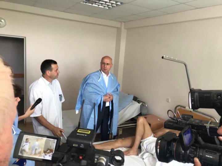 Premierul Pavel Filip a vizitat persoanele rănite în tragicul accident de la Ștefan Vodă