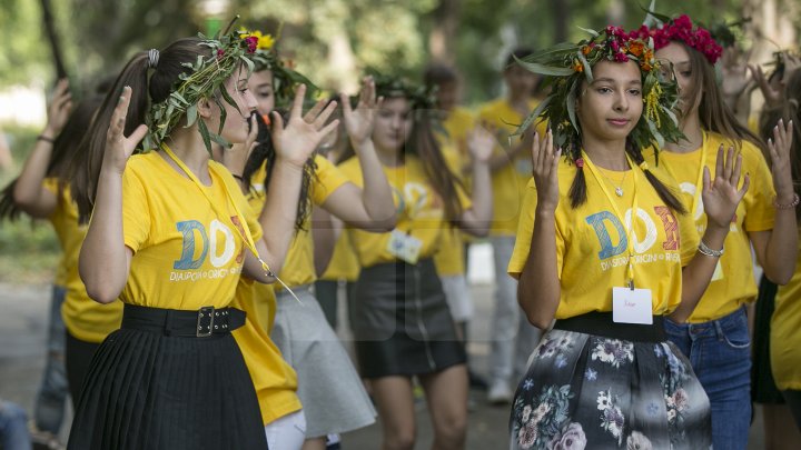 Întrebări picante și răspunsuri sincere la deschiderea oficială a Programului DOR. Pavel Filip, asaltat de copii (FOTOREPORT)