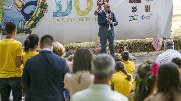 Întrebări picante și răspunsuri sincere la deschiderea oficială a Programului DOR. Pavel Filip, asaltat de copii (FOTOREPORT)