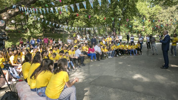 Întrebări picante și răspunsuri sincere la deschiderea oficială a Programului DOR. Pavel Filip, asaltat de copii (FOTOREPORT)