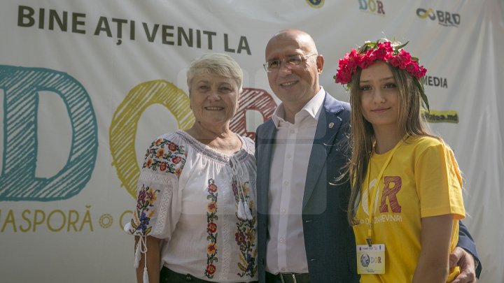 Întrebări picante și răspunsuri sincere la deschiderea oficială a Programului DOR. Pavel Filip, asaltat de copii (FOTOREPORT)