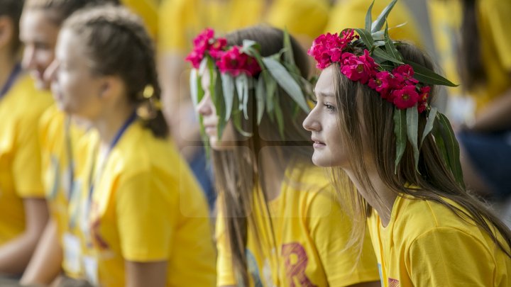 Întrebări picante și răspunsuri sincere la deschiderea oficială a Programului DOR. Pavel Filip, asaltat de copii (FOTOREPORT)