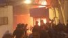 Consulatul iranian din oraşul irakian Basra, luat cu asalt şi incendiat de manifestanţi