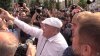 SHOW marca Jirinovski: Atacă, înjură şi fuge după manifestanţi. A aruncat cu pantoful său în mulţime (VIDEO 18+)