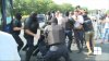 ALTERCAŢII la Marşul Centenar. Participanţii, luaţi pe sus de mascaţi după ce au blocat şoseaua Leuşeni (VIDEO)
