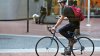 Olanda vrea să interzică utilizarea telefoanelor mobile în timpul plimbărilor pe bicicletă