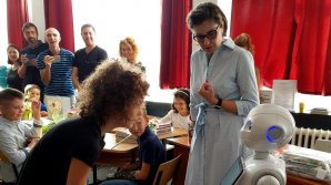 Premieră în România. Un robot a dat startul noului an de învățământ
