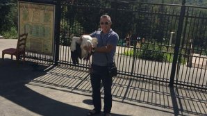 Imaginea zilei din Chişinău. Cu cine s-au întâlnit oamenii pe o stradă de lânga Gara Feroviară (VIDEO)