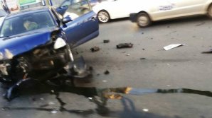 ACCIDENT CUMPLIT în centrul Capitalei. Ambulanţa şi Poliţia, la faţa locului (IMAGINI DE GROAZĂ)