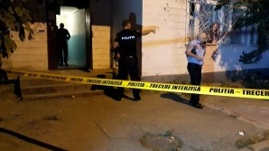 CRIMĂ TERIFIANTĂ în sectorul Botanica. Doi prieteni, găsiţi înjunghiaţi mortal într-un apartament