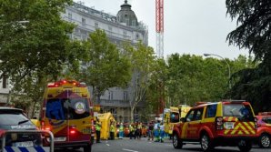 Un mort şi 11 răniţi după ce schelele de pe Hotelul Ritz din Madrid s-au prăbuşit