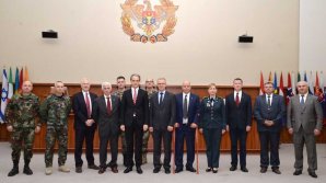 Experţi ai Comitetului Internaţional al Crucii Roşii, la Ministerul Apărării