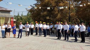 Voie bună şi melodii alese. Zeci de fanfare au răsunat în satul Zâmbreni la sărbătoarea cântecului popular