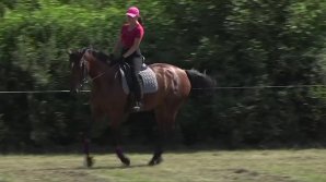 PASIONATĂ DE CAI. Povestea unei tinere din Bălţi, care a reuşit să devină antrenoare de hipism la doar 20 de ani