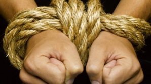 Cuplu de medici, agresat de cetăţeni români în Italia. I-au legat, i-au bătut crunt, iar soţiei chirurgului i-au tăiat o ureche