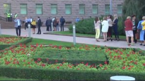 Alertă FALSĂ cu bombă la Parlament. Clădirea a fost evacuată