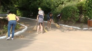 Dornici de şcoală. Elevii liceului Universul din Capitală se pregătesc pentru careul dedicat primului clopoţel