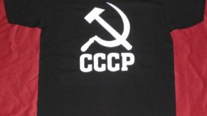 Walmart nu va mai vinde haine cu simboluri sovietice, precum secera şi ciocanul