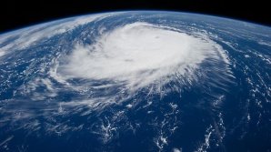 STARE DE URGENŢĂ în SUA. Oamenii şi-au făcut provizii şi şi-au asigurat casele