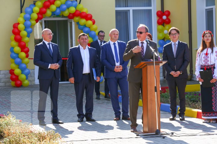 Şi-a redeschis uşile după 30 de ani. O grădiniţă din satul Sipoteni a fost renovată cu sprijinul Guvernului României (FOTOREPORT)