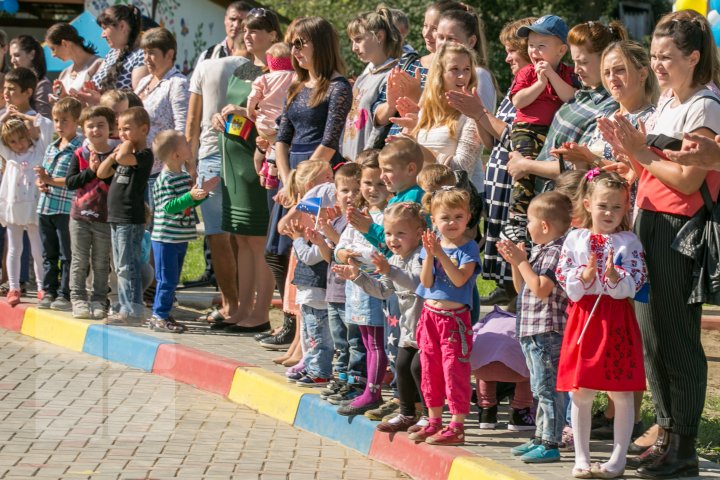 Şi-a redeschis uşile după 30 de ani. O grădiniţă din satul Sipoteni a fost renovată cu sprijinul Guvernului României (FOTOREPORT)