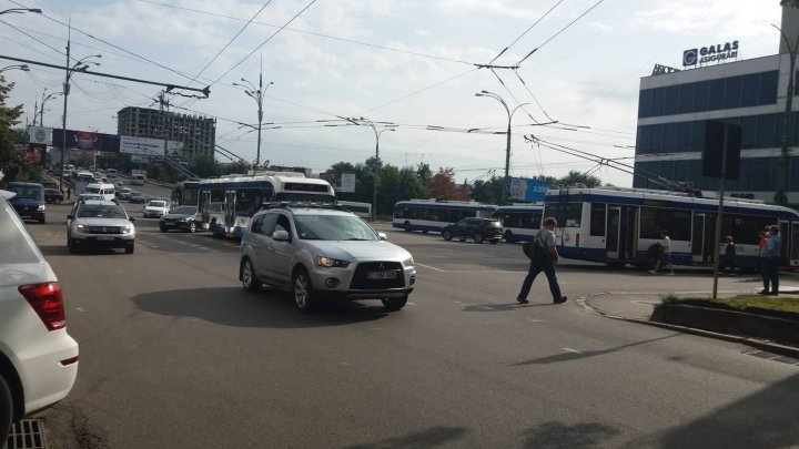 Circulaţia pe strada Ştefan Cel Mare din Capitală, reluată. Cauza suspendării