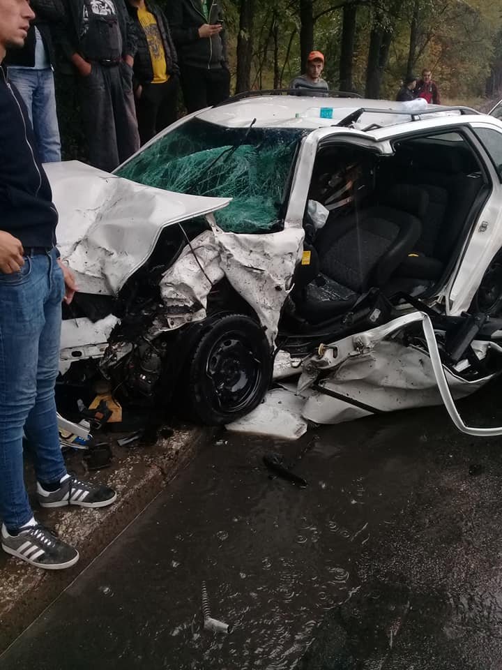 ACCIDENT TERIBIL ÎN CAPITALĂ. Trei maşini s-au ciocnit în lanţ. O persoană, prinsă între fiare (FOTO/VIDEO)