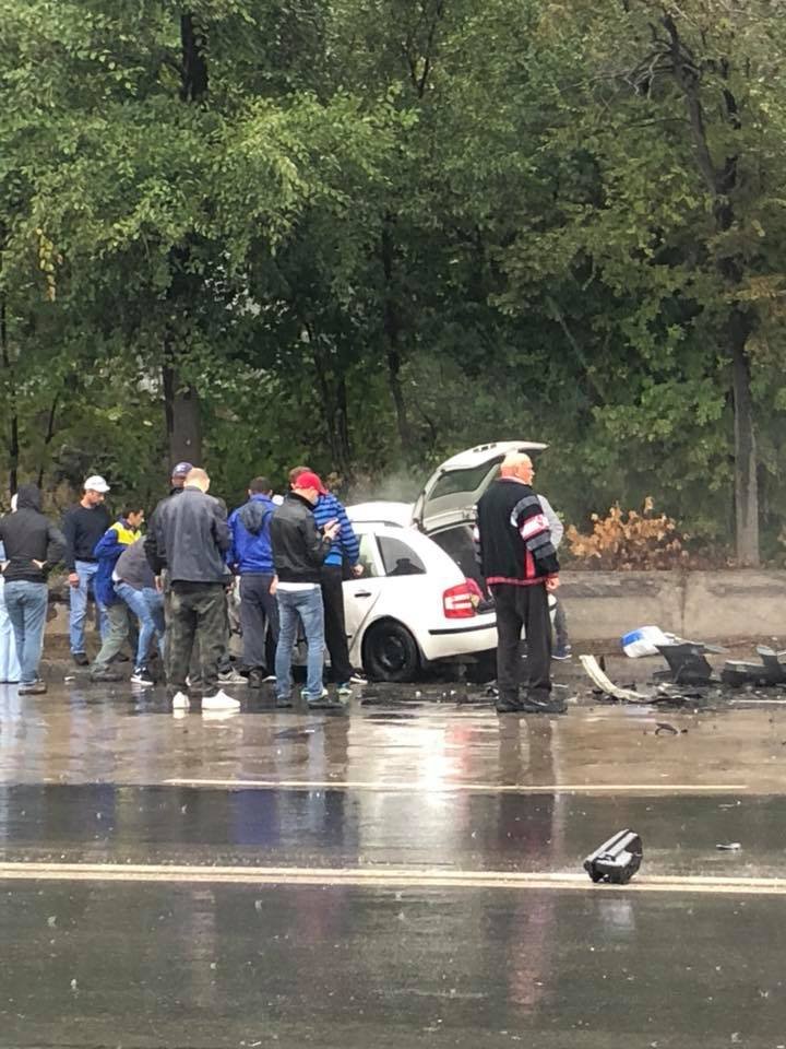 ACCIDENT TERIBIL ÎN CAPITALĂ. Trei maşini s-au ciocnit în lanţ. O persoană, prinsă între fiare (FOTO/VIDEO)