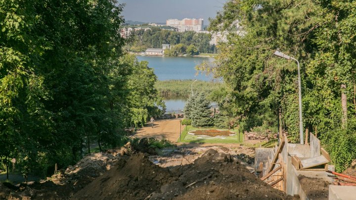 Cum arată CELE OPT trepte de granit pe care Primăria le-a realizat pâna acum în parcul Valea Morilor (FOTOREPORT)