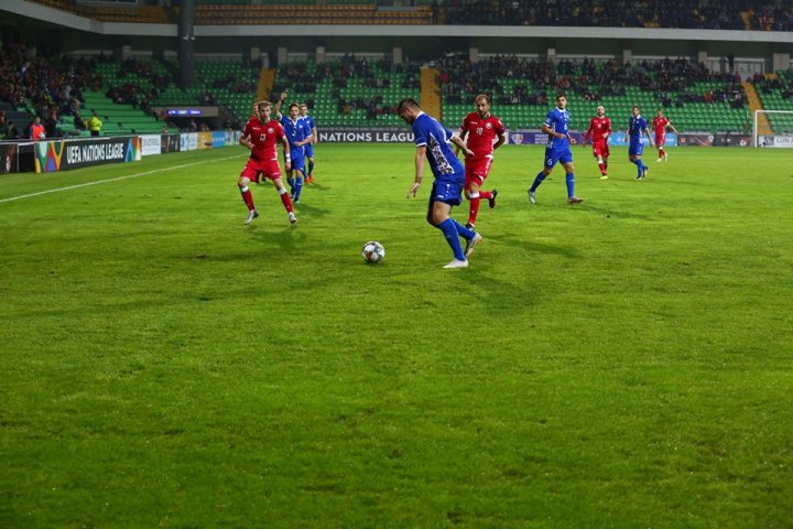 Echipa naţională de fotbal, susţinută din tribune în meciul cu Belarus de aproximativ 6.000 de suporteri