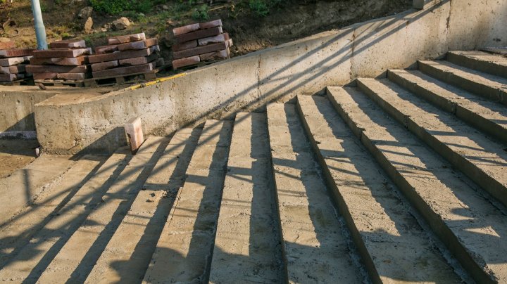 Cum arată CELE OPT trepte de granit pe care Primăria le-a realizat pâna acum în parcul Valea Morilor (FOTOREPORT)