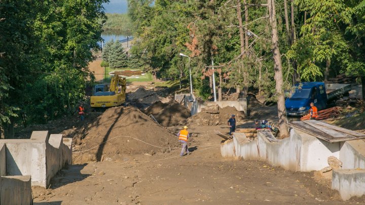 Cum arată CELE OPT trepte de granit pe care Primăria le-a realizat pâna acum în parcul Valea Morilor (FOTOREPORT)