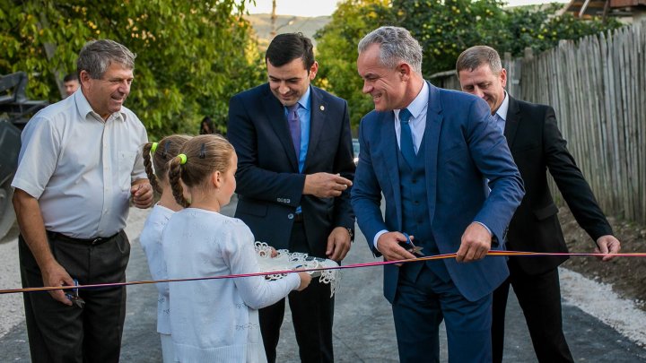 DRUM MODERNIZAT LA MICLEUŞENI. Vlad Plahotniuc a participat la inaugurarea tronsonului reabilitat (GALERIE FOTO)