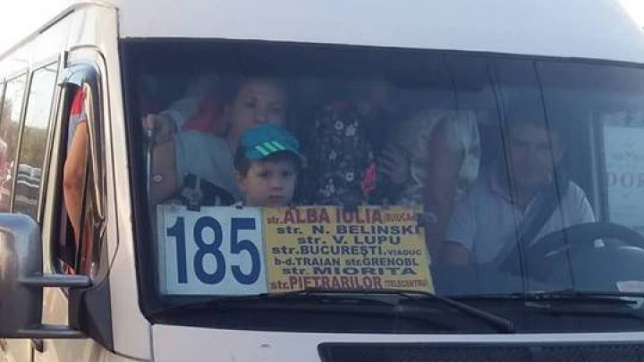 Poliţia a prins pe şoferul care a luat pasageri la grămadă în maxi-taxiul de pe linia 185 din Capitală. Ce amendă a primit