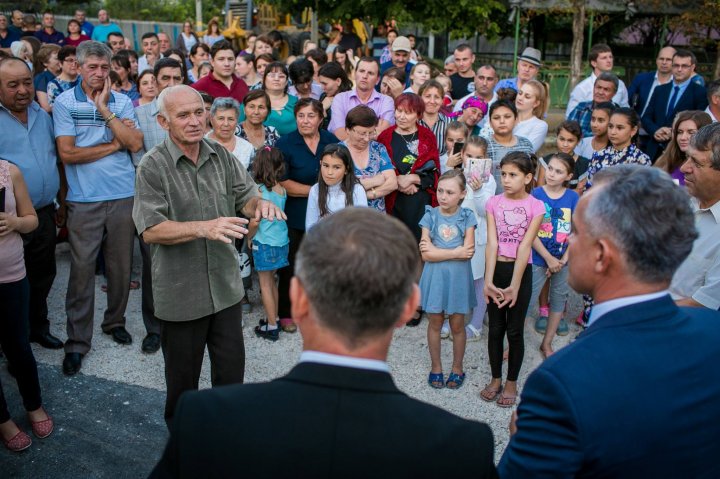 DRUM MODERNIZAT LA MICLEUŞENI. Vlad Plahotniuc a participat la inaugurarea tronsonului reabilitat (GALERIE FOTO)