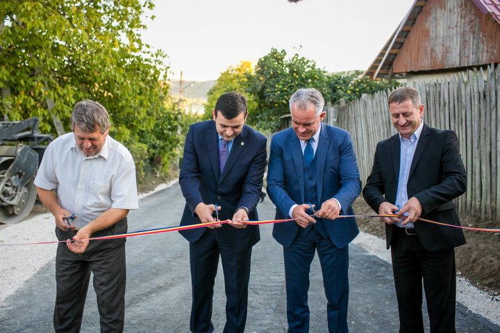 DRUM MODERNIZAT LA MICLEUŞENI. Vlad Plahotniuc a participat la inaugurarea tronsonului reabilitat (GALERIE FOTO)