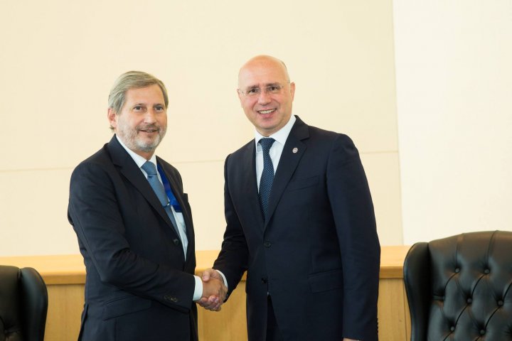 Pavel Filip, la întâlnirea cu Johannes Hahn: Locul Republicii Moldova este în Europa