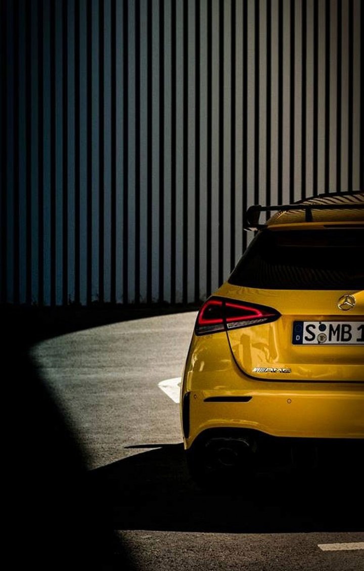 Mercedes a publicat o serie de teasere noi cu viitorul AMG A35