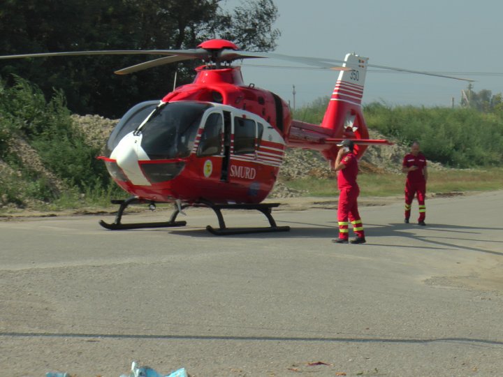 Microbuz cu moldoveni, implicat într-un ACCIDENT GRAV în România: SUNT VICTIME. A intervenit elicopterul SMURD (VIDEO) 