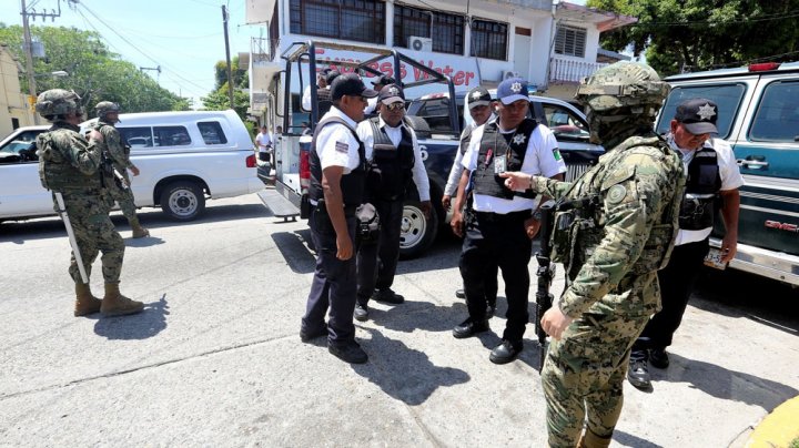 Celebrul oraş mexican Acapulco a rămas peste noapte fără poliţie. Care este motivul