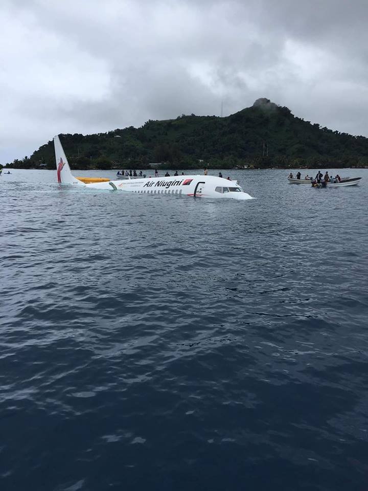 Un avion s-a prăbușit în Oceanul Pacific. A fost un miracol. Cum au fost salvaţi toţi pasagerii (VIDEO/FOTO)