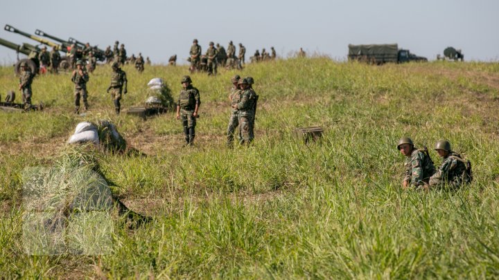 Aplicaţii de amploare pe poligonul de la Bulboaca. Sute de militari au luptat pentru anihilarea inamicului (FOTO)