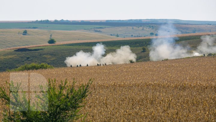 Aplicaţii de amploare pe poligonul de la Bulboaca. Sute de militari au luptat pentru anihilarea inamicului (FOTO)