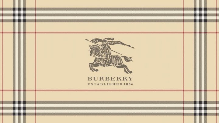 DECIZIE NEAŞTEPTATĂ luată de casa de modă de lux Burberry. Ce se va întâmpla cu produsele nevândute