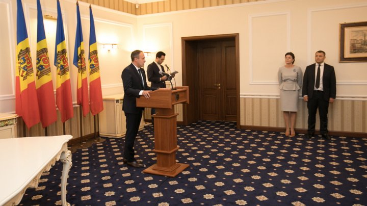 Silvia Radu şi Nicolae Ciubuc au depus jurământul de învestire în funcţiile de miniştri. Candu: E important ca cetăţeanul să simtă schimbările