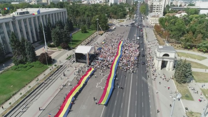 Provocări și incidente la Marşul Centenar. Unioniştii au paralizat traficul pe strada Calea Ieșilor. Forţele de ordine au intervenit în forţă