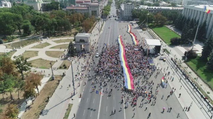 Provocări și incidente la Marşul Centenar. Unioniştii au paralizat traficul pe strada Calea Ieșilor. Forţele de ordine au intervenit în forţă