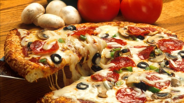 Campanie neobişnuită în Rusia: Ce trebuie să facă oamenii pentru a primi pizza gratuită toată viaţa