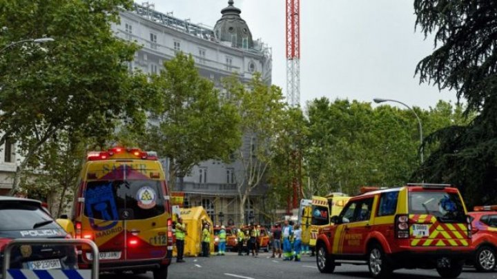 Un mort şi 11 răniţi după ce schelele de pe Hotelul Ritz din Madrid s-au prăbuşit