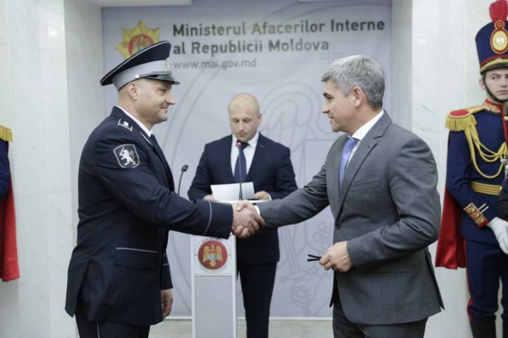 La MAI a avut loc ceremonia festivă de acordare a gradelor speciale pentru mai mulți angajaţi (FOTO)